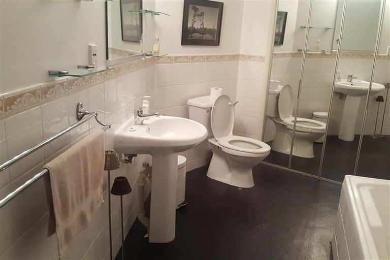 Photo of property in 1d Queen Street, New Plymouth, 4310