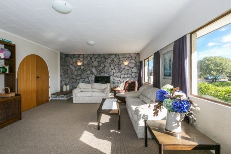 Photo of property in 6 Hinton Road, Taradale, Napier, 4112