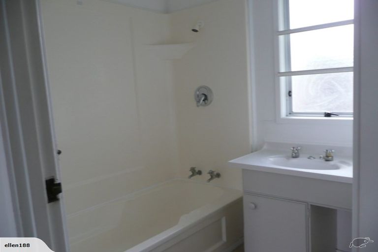 Photo of property in 9 Silverstone Place, Henderson, Auckland, 0612