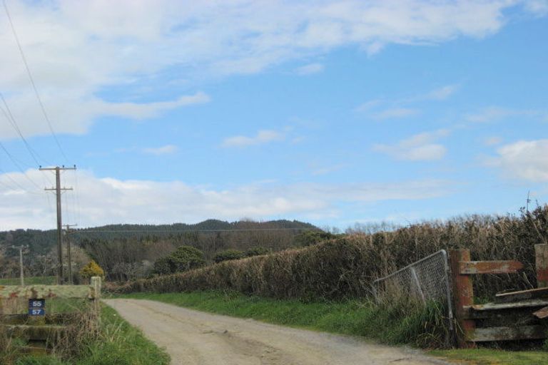 Photo of property in 55 Gleeson Road, Manakau, 5573