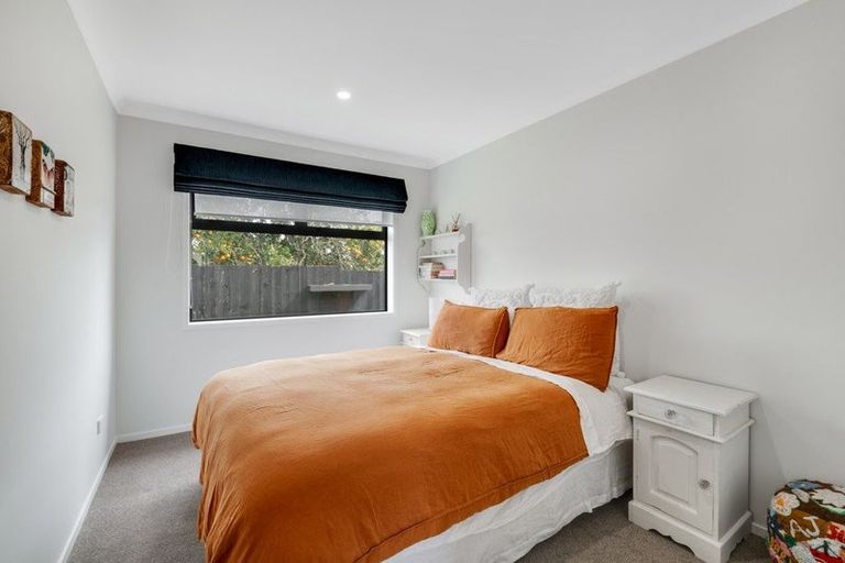 Photo of property in 16a Lillian Place, Orewa, 0931