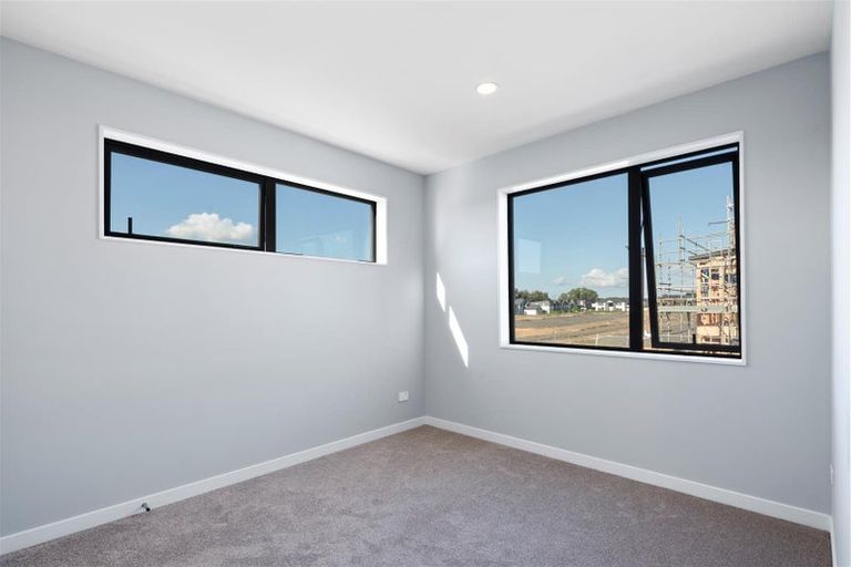Photo of property in 8 Taipahitini Road, Rosehill, 2113