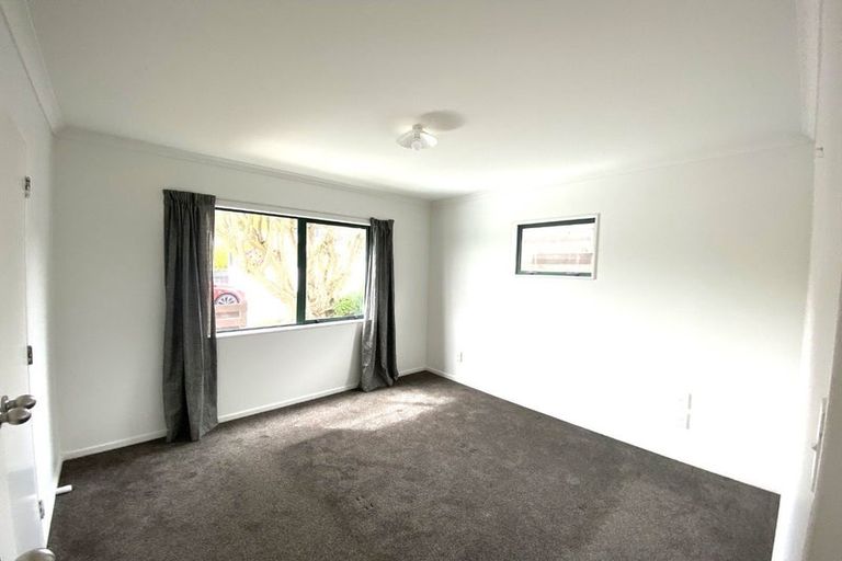 Photo of property in 32a Horokiwi Road West, Newlands, Wellington, 6037