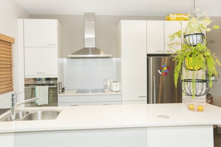 Photo of property in Marina View Apartments, 302/4 Reads Quay, Gisborne, 4010