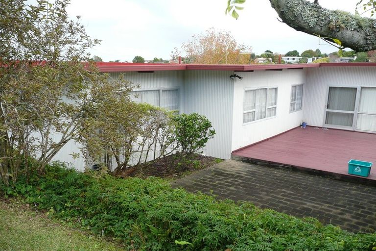 Photo of property in 57 Merriefield Avenue, Forrest Hill, Auckland, 0620