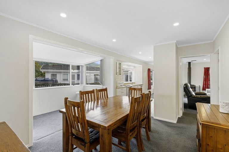 Photo of property in 17 Memphis Grove, Totara Park, Upper Hutt, 5018