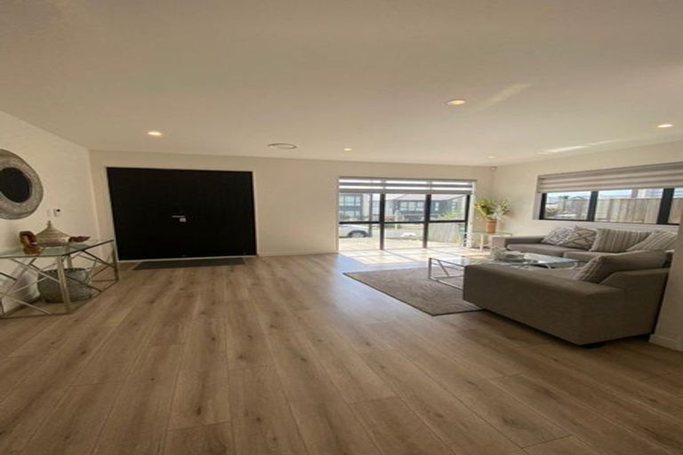 Photo of property in 16 Hauhake Road, Flat Bush, Auckland, 2019