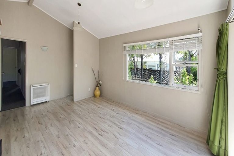 Photo of property in 1/44 Stanley Road, Glenfield, Auckland, 0629