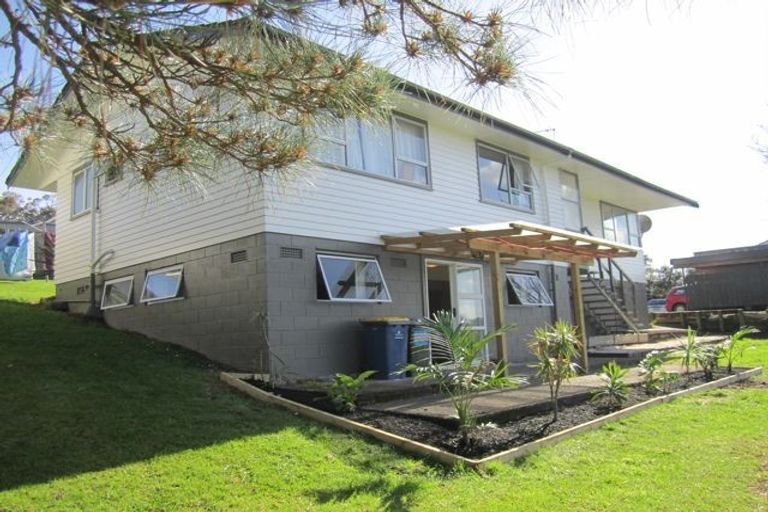 Photo of property in 32 Roick Parade, Glen Eden, Auckland, 0602