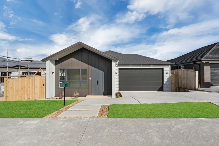 Photo of property in 31 Korowhiti Road, Clarks Beach, 2122
