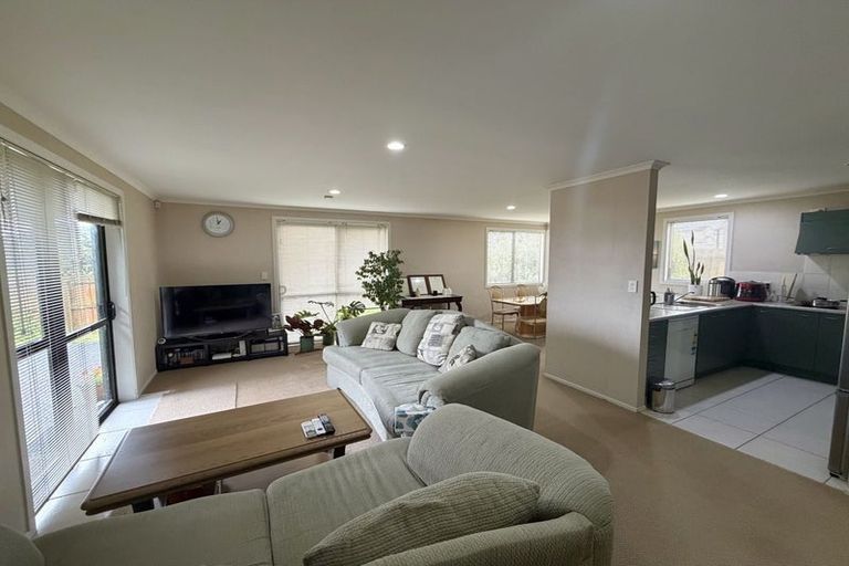 Photo of property in 29 Samara Place, Clendon Park, Auckland, 2103