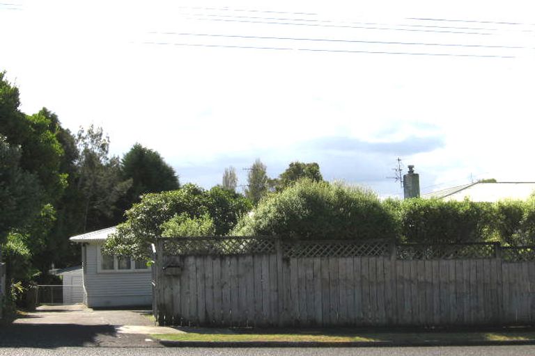 Photo of property in 31 Golf Road, New Lynn, Auckland, 0600