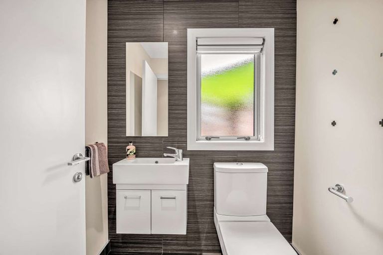 Photo of property in 14a Duna Place, Takaro, Palmerston North, 4412