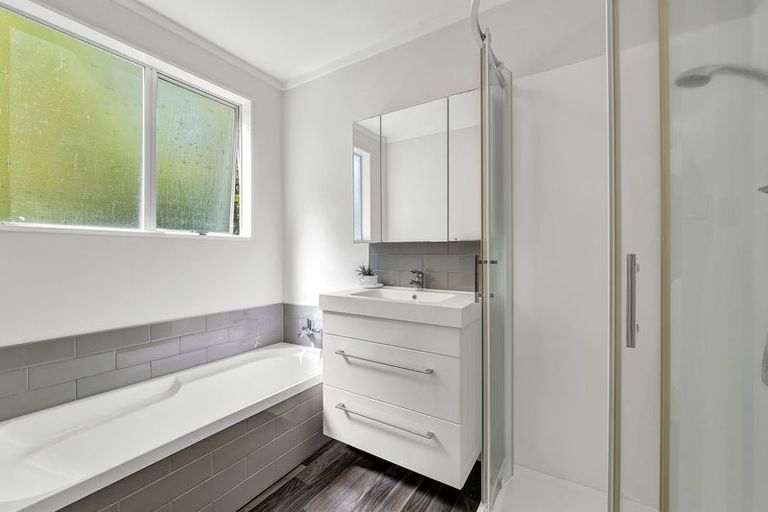 Photo of property in 28a Riversdale Drive, Merrilands, New Plymouth, 4312