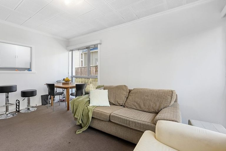Photo of property in Victoria Court, 4u4 Queen Street, Mount Victoria, Wellington, 6011