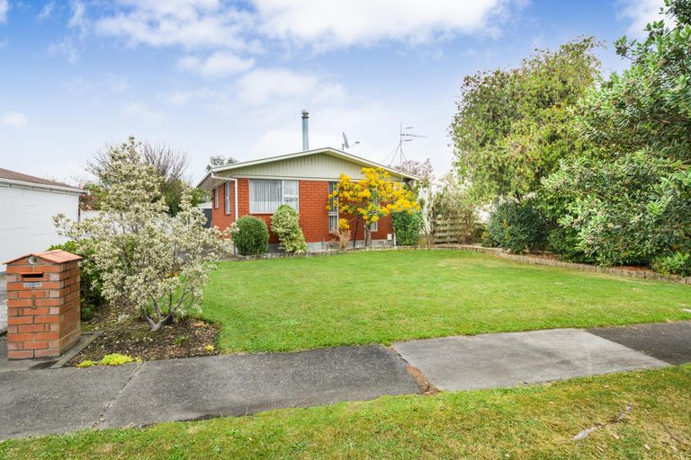 Photo of property in 1 Essex Place, Milson, Palmerston North, 4414
