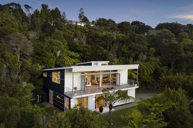 Photo of property in 188 Scenic Drive, Titirangi, Auckland, 0604