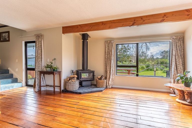 Photo of property in 323 Mazengarb Road, Paraparaumu, 5032