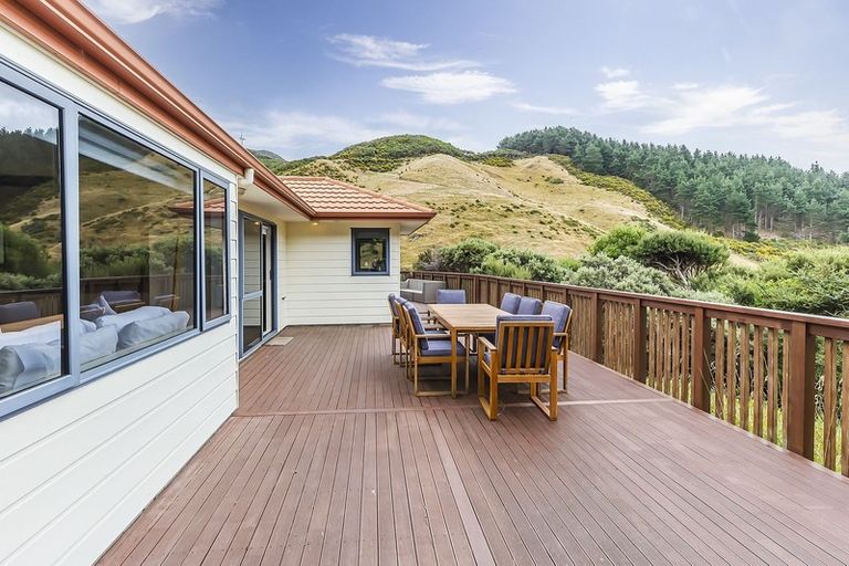Photo of property in 499 South Makara Road, Makara, Karori, 6972