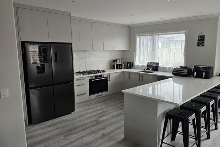 Photo of property in 10 Bridford Way, Paraparaumu, 5032