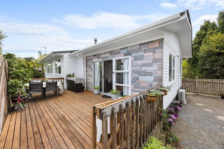 Photo of property in 15 Helleur Road, Massey, Auckland, 0614