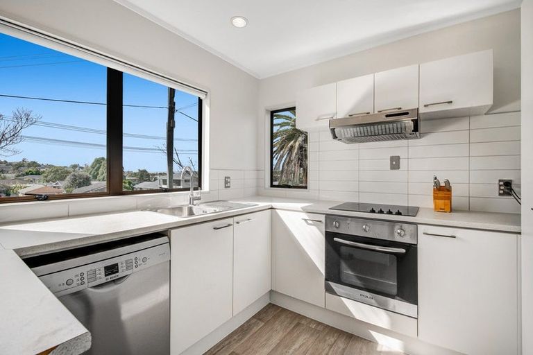 Photo of property in 13 Red Beach Road, Red Beach, 0932