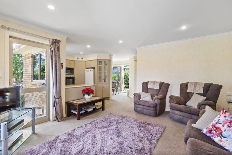 Photo of property in 1 Sovereign Isle Lane, Rototuna, Hamilton, 3210