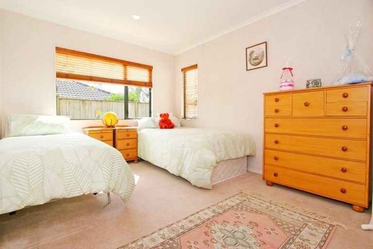 Photo of property in 44 Claremont Way, East Tamaki Heights, Auckland, 2016