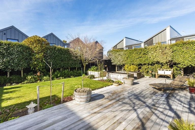 Photo of property in 28 Devonport Lane, St Albans, Christchurch, 8014