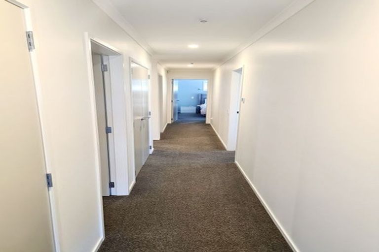 Photo of property in 19 Mooring Close, Whitby, Porirua, 5024