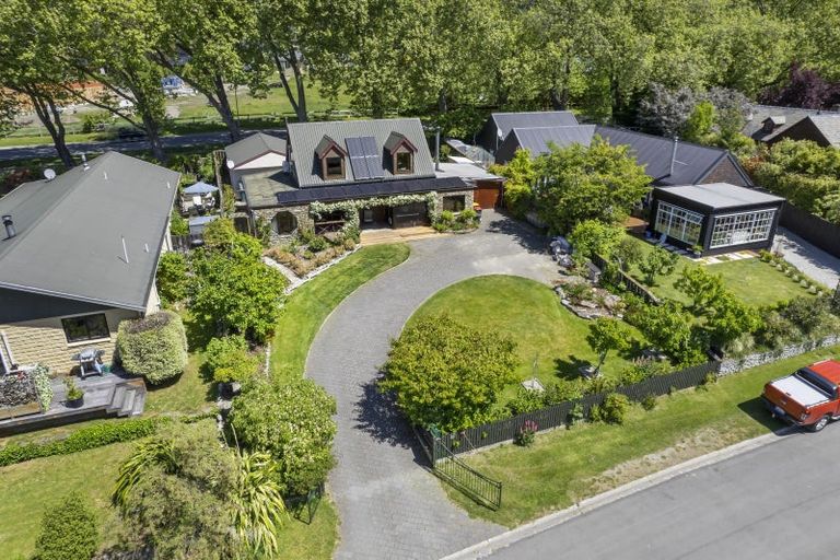 Photo of property in 21 Heuchan Lane, Wanaka, 9305