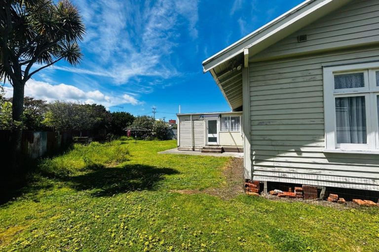 Photo of property in 2 Moore Avenue, Tawhero, Whanganui, 4501