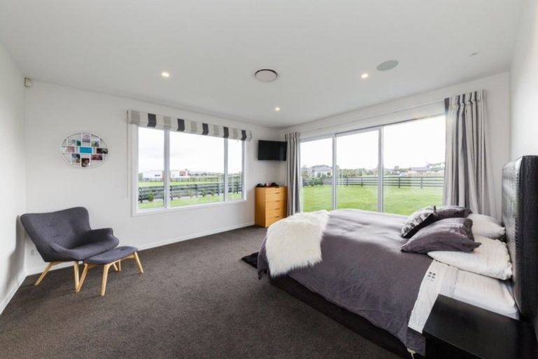 Photo of property in 33 Hartwell Drive, Kelvin Grove, Palmerston North, 4470