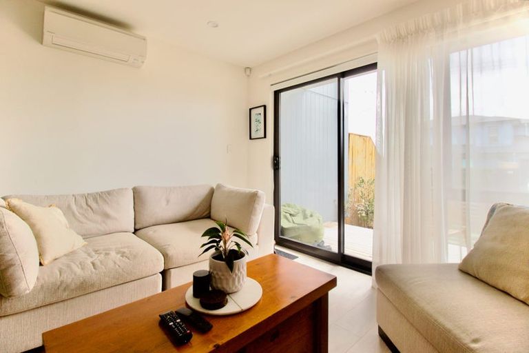 Photo of property in 5/1a Royal View Road, Te Atatu South, Auckland, 0610