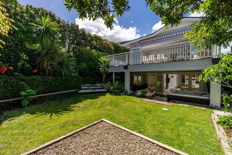 Photo of property in 109 Vauxhall Road, Narrow Neck, Auckland, 0624