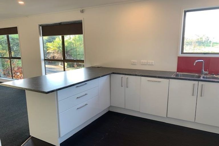 Photo of property in 13 Lendenfeld Drive, Papatoetoe, Auckland, 2025