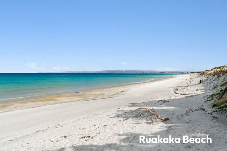 Photo of property in 18 Seaview Road, Ruakaka, 0116