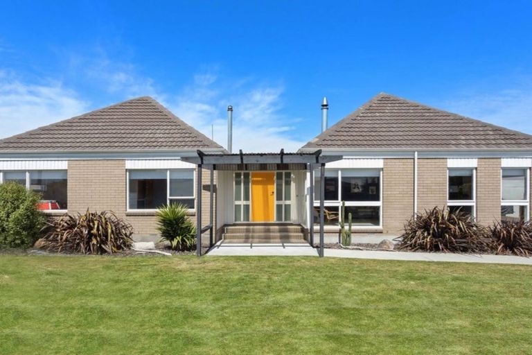 Photo of property in 34 Inwoods Road, Parklands, Christchurch, 8083