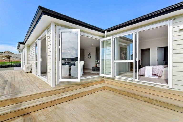 Photo of property in 27 Maka Terrace, Orewa, 0931