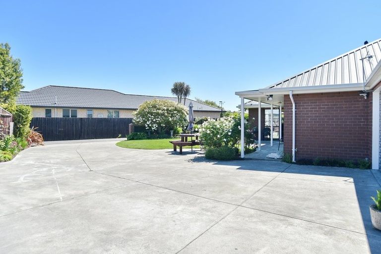 Photo of property in 11 Amdale Avenue, Broomfield, Christchurch, 8042