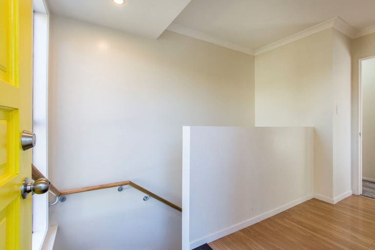 Photo of property in 7 Flaunty Place, West Harbour, Auckland, 0618