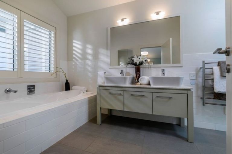 Photo of property in 15 Landmark Terrace, Orewa, 0931