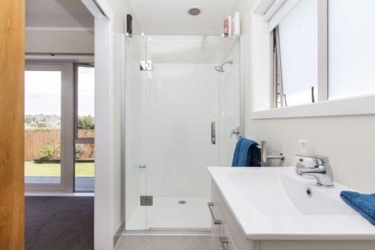 Photo of property in 41 Walworth Avenue, Pakuranga Heights, Auckland, 2010