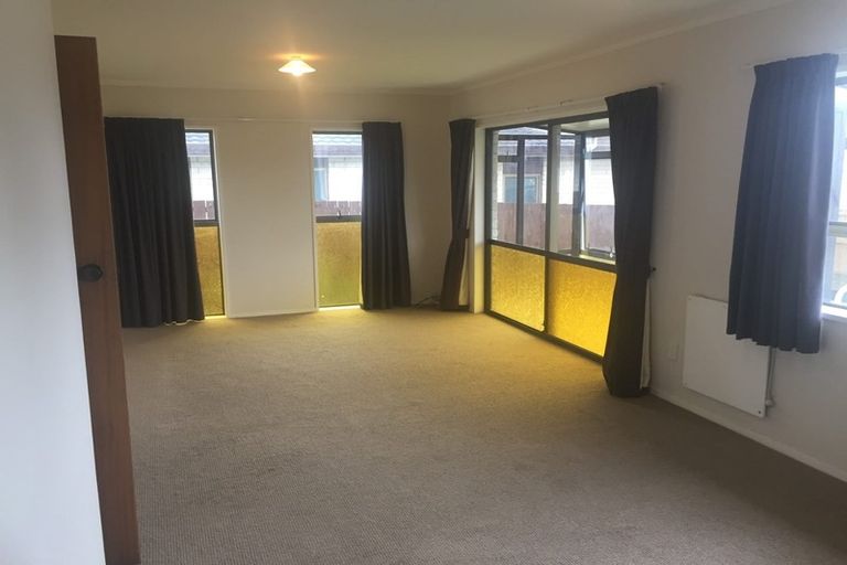 Photo of property in 2/98 Harris Street, Pukekohe, 2120