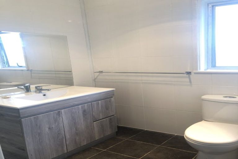 Photo of property in 1/12 Taynith Place, Glenfield, Auckland, 0629