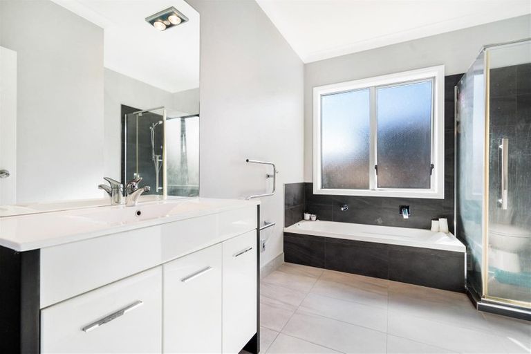 Photo of property in 12 Dunoon Close, Flat Bush, Auckland, 2016