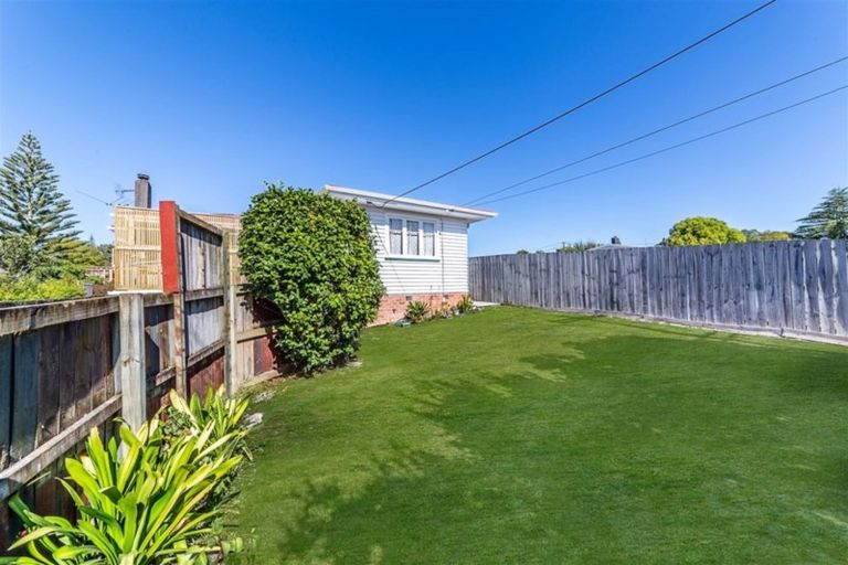 Photo of property in 65 Mcleod Road, Te Atatu South, Auckland, 0610
