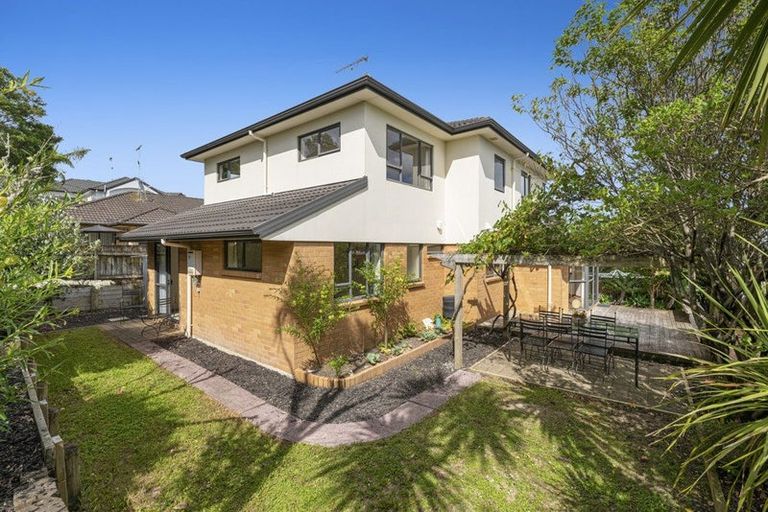 Photo of property in 26 Black Teal Close, Unsworth Heights, Auckland, 0632
