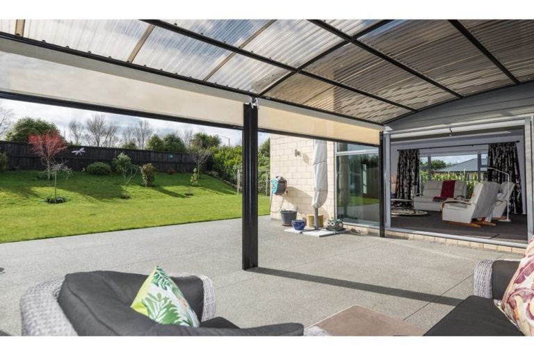 Photo of property in 43 Davaar Crescent, Broomfield, Christchurch, 8042