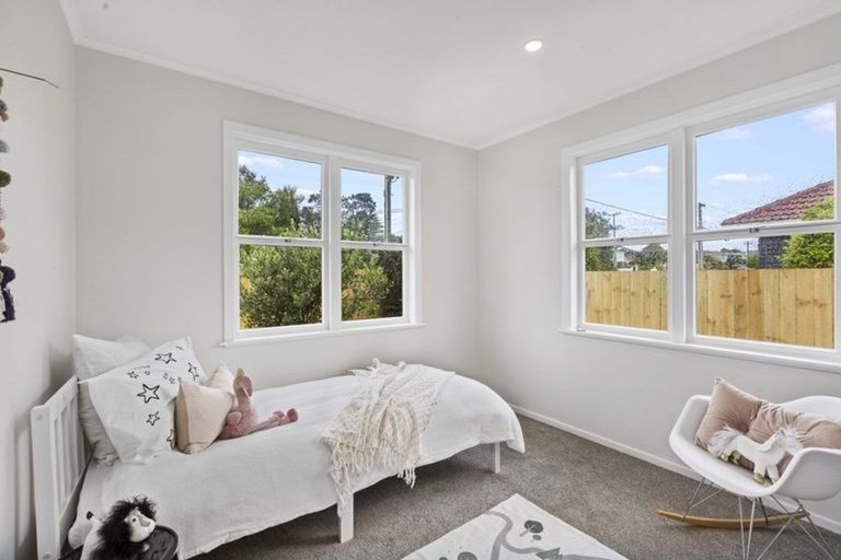 Photo of property in 3 Daphne Street, Kelston, Auckland, 0602